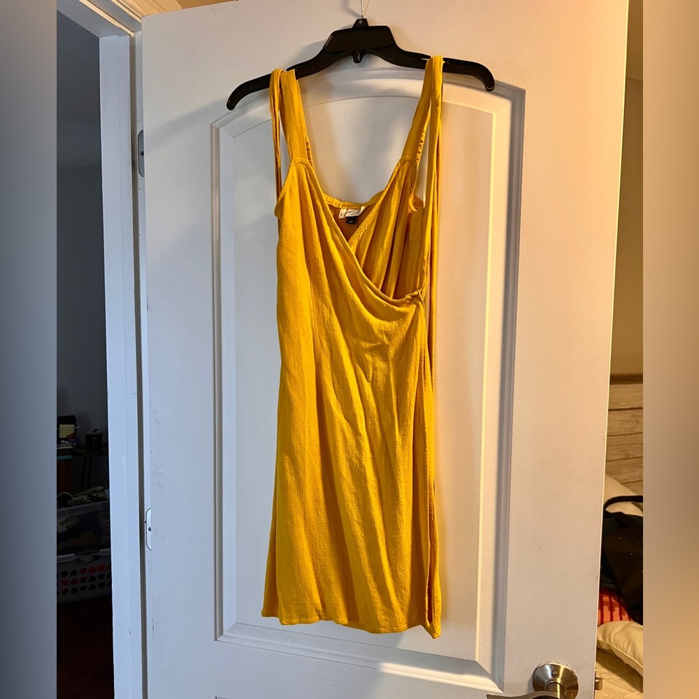 Universal Thread Vibrant Yellow Top